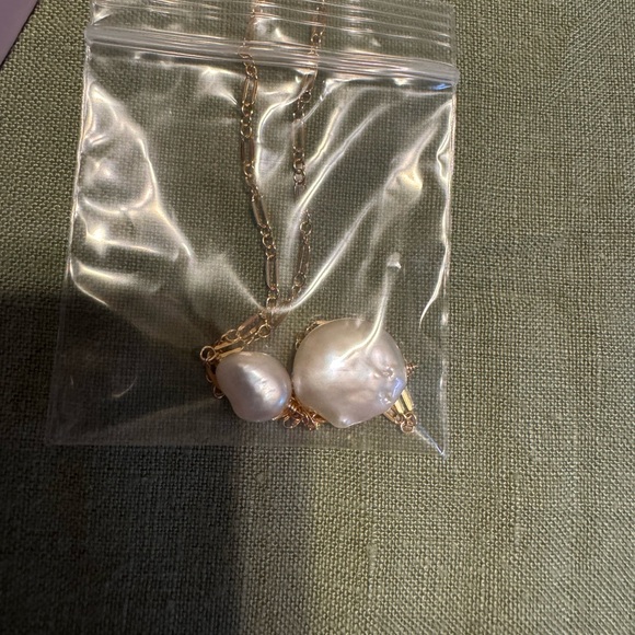 Delany Wander and Lust Lariat necklace gold pearl - Picture 4 of 4